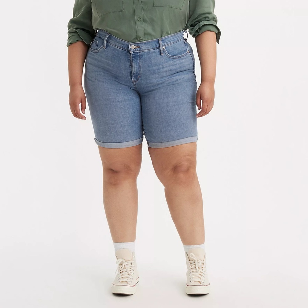 Levi's Classic Bermuda Plus Size Stretch Light Wash Denim Plus Size Shorts